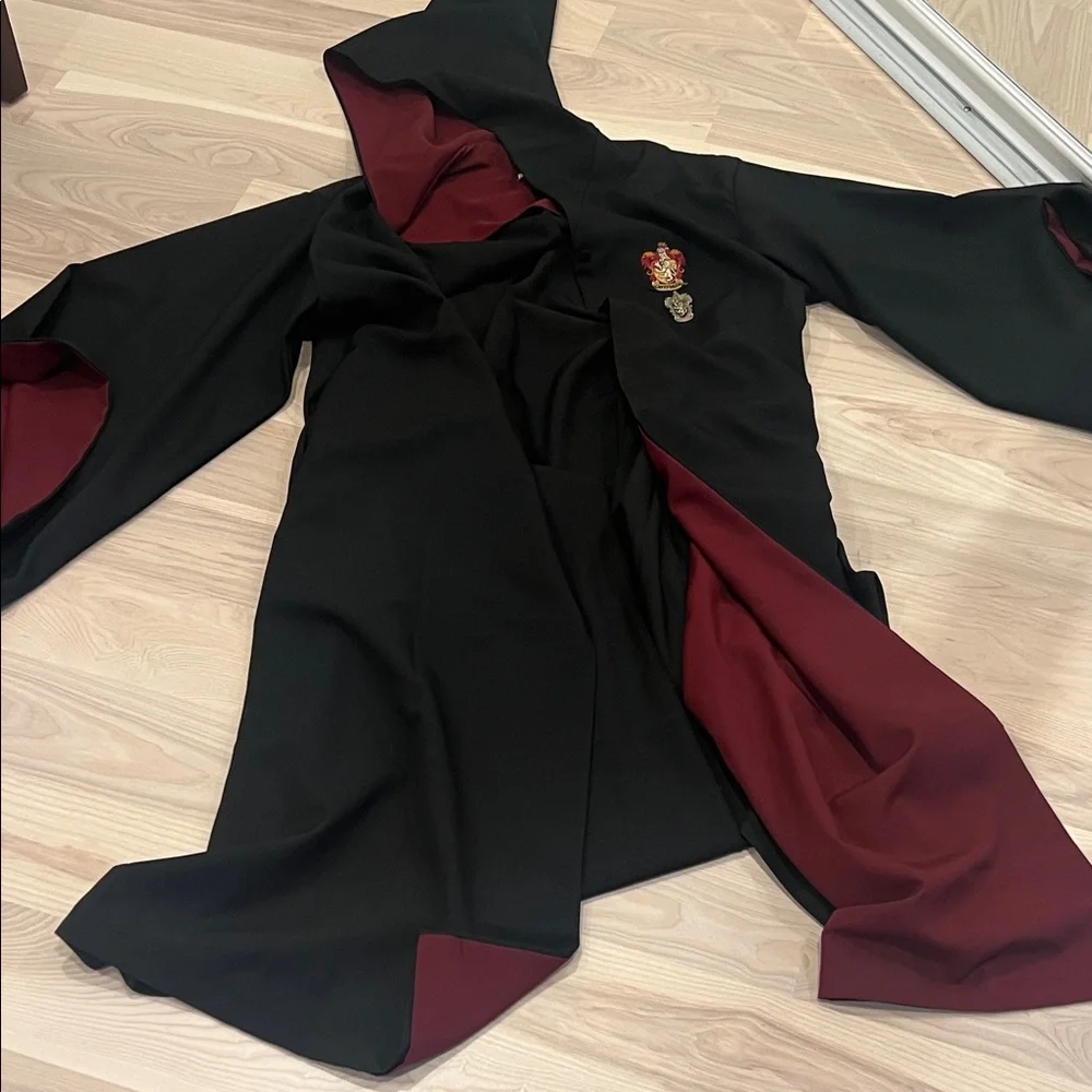 Black Wizard Robe with Red Accents - Picture 5 of 7